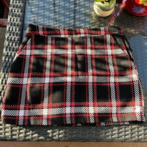 Plaid miniskirt with pockets
